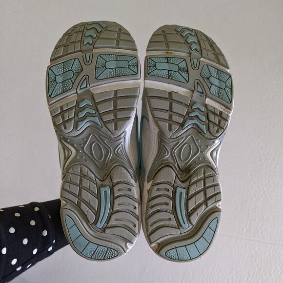 Vionic Tabi Leather Womens 11 Wide Hook & Loop White Blue Walking Sneakers - Picture 6 of 8